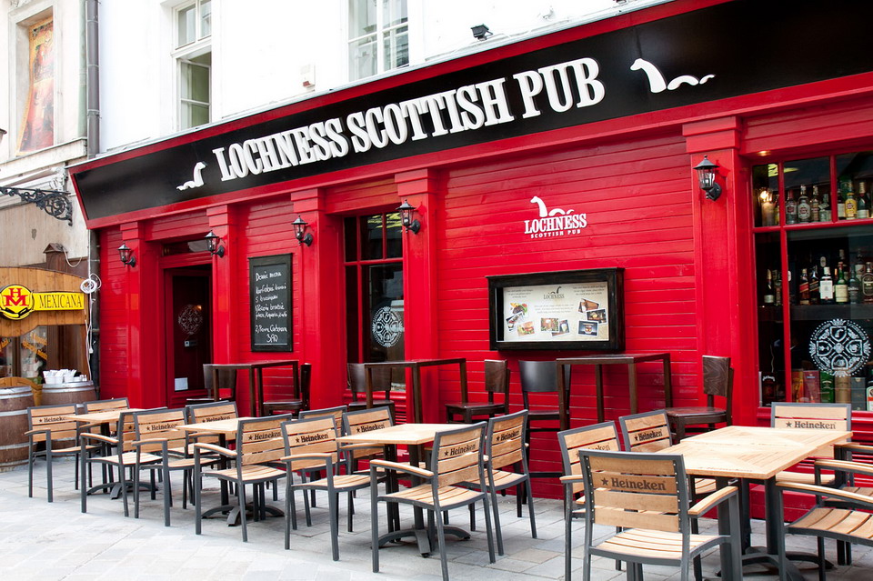 Lochness Scottish Pub na Sedlárskej ulici pozýva na živú hudbu každý piatok a sobotu.